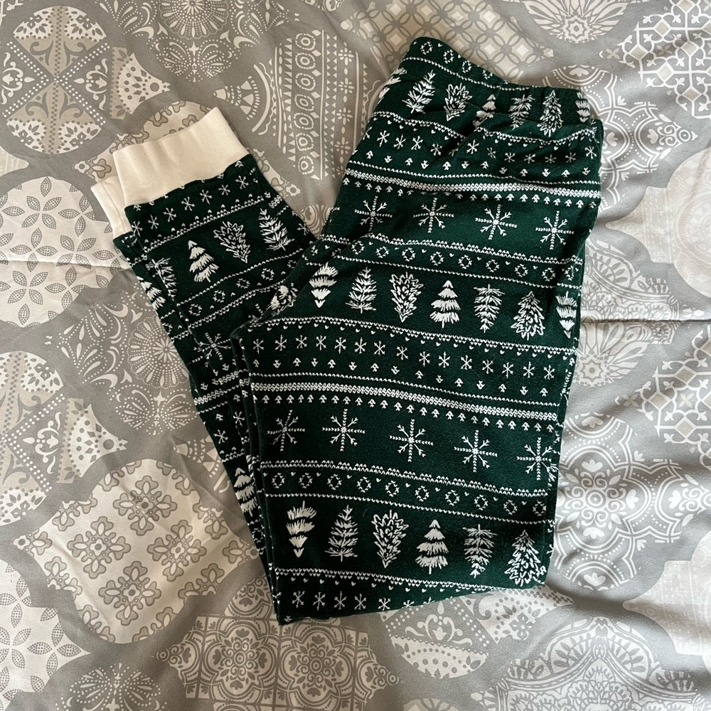 LC Lauren Conrad Forest Green and White Snowflake Leggings